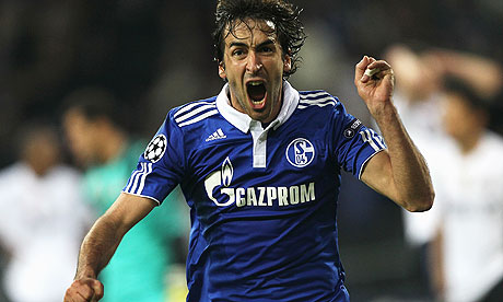 Raúl celebrates scoring for Schalke in the second leg of their Champions League tie with Inter