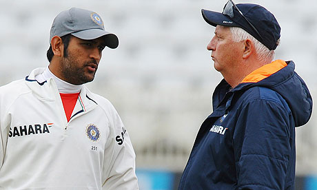 MS Dhoni speaks to coach Duncan Fletcher