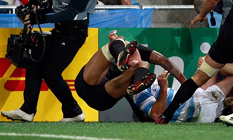 Courtney Lawes collides with Mario Ledesma