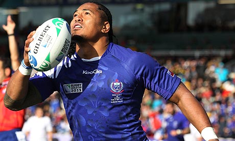Alesana Tuilagi celebrates his third try