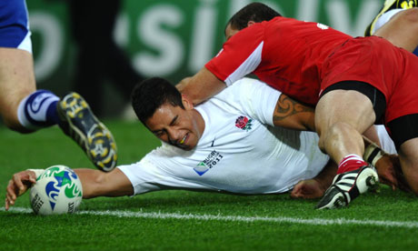 Shontayne Hape scores a try