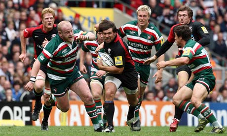 Schalk Brits attacks for Saracens against Leicester in the 2011 Aviva Premiership final