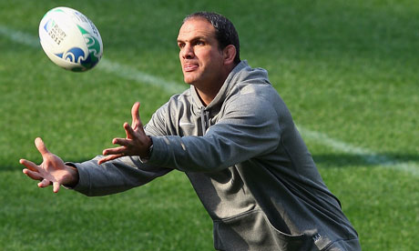 Martin Johnson, the England team manager, has not entered into talks with the RFU