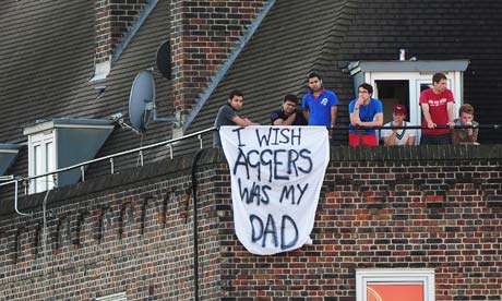 Spectators display their fondness for TMS commentator Jonathan Agnew