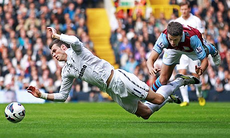 нырок в исполнении Гаррета Бэйла