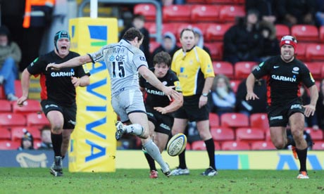 Geordan Murphy slots over the winning drop-goal for Leicester