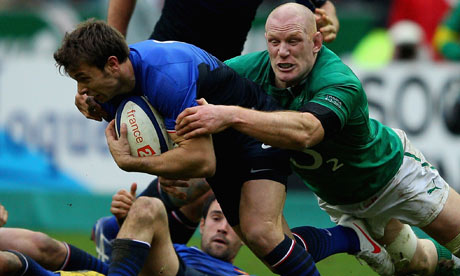Paul O'Connell tackles a French player 