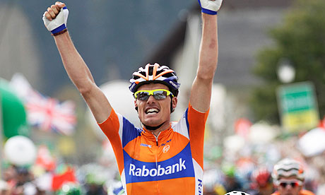 Bradley Wiggins stays in yellow but loses time on Tour de Romandie