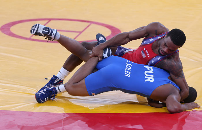 Jordan Ernest Burroughs (back) won 74kg freestyle wrestling gold