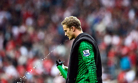 Anders Lindegaard looked shaky for Manchester United during their win at Southampton
