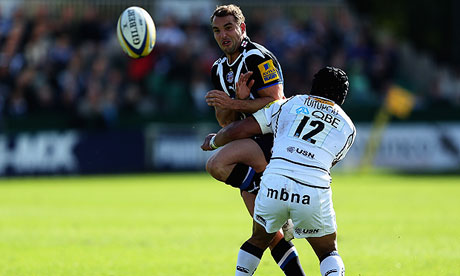 Olly Barkley punts the ball past Sam Tuitupou during Bath's 31-10 win against Sale 