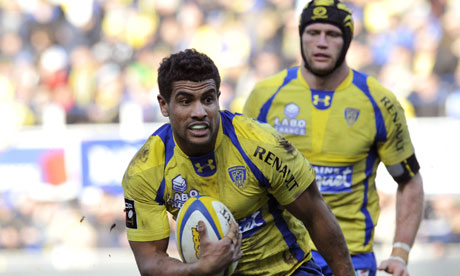 Clermont's French centre Wesley Fofana in action