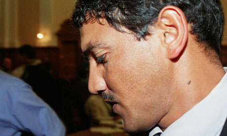 Henry Williams leaves the court after testifying before the King Commission in June 2000