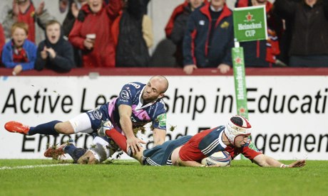Munster's Johne Murphy scores despite the best efforts of Gloucester's Charlie Sharples