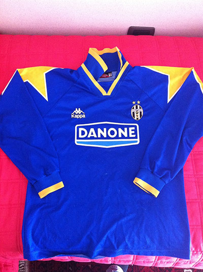 Retro Football Shirts: Retro Football Shirts