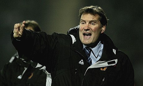 Глен Ходл был тренером «шпор» с 2001 по 2003 и ему пророчат возвращение после отставки Андре Вилаш-Боаша.