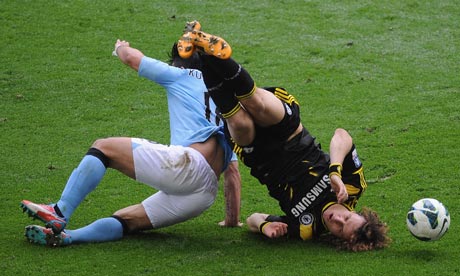 Sergio Agüero and David Luiz clash at Wembley