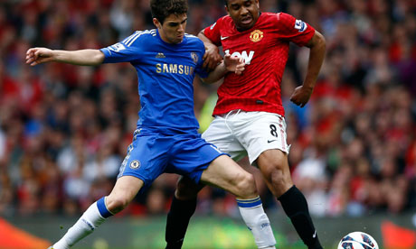 Chelsea's Oscar challenges Manchester United's Anderson