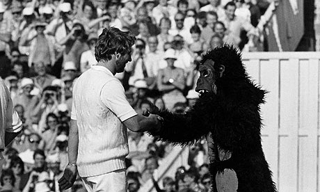 Englands-Ian-Botham-shake-008.jpg