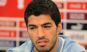Luis Suárez is going nowhere, says Liverpool's owner John W Henry
