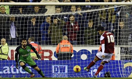 Bryan Ruiz scores from the penalty spot