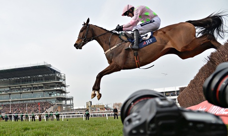 Vautour wins at Cheltenham