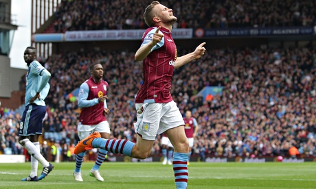 Tom Cleverley playing for Aston Villa