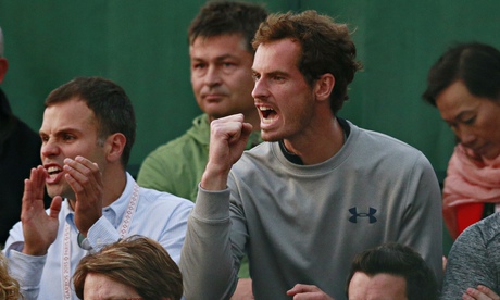 Andy Murray cheers on Kyle Edmund 