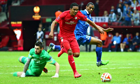 Sevilla's Carlos Bacca rounds Dnipro goalkeeper Denys Boyko on the way to scoring the Spanish side's