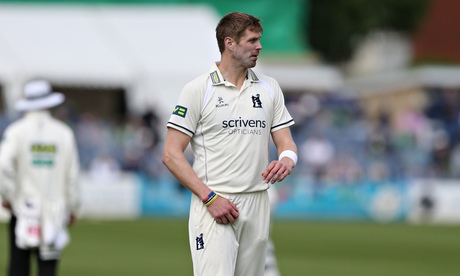 Boyd Rankin took two wickets as Warwickshire frustrated Middlesex's second-innings run chase