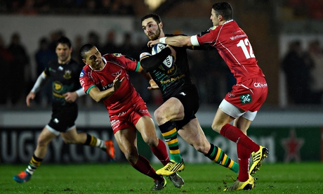 George North, centre, breaks through the tackle of Steven Shingler 