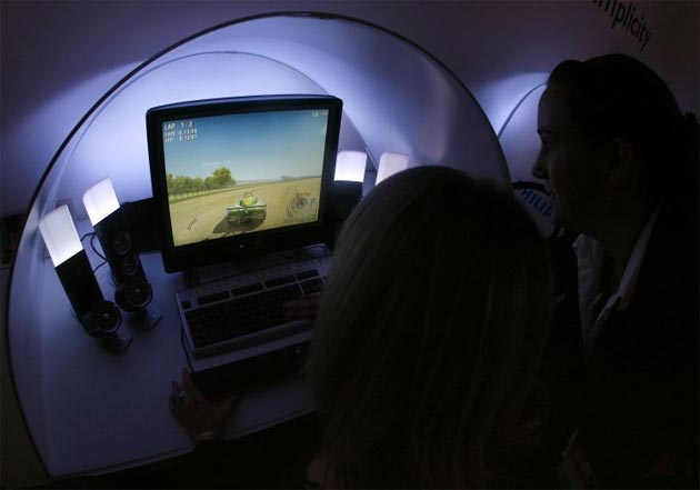 IFA 2007: Philips driving simulator