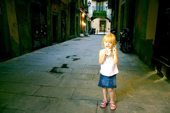 Been there dec: Girl eating ice cream