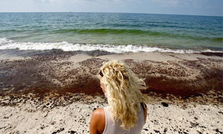 OIL WASHES UP IN GULF SHORES, ALABAMA USA