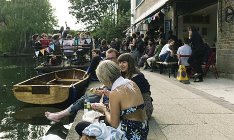outside the Towpath, regents canal