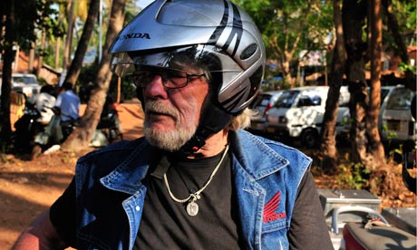 Simon Gandolfi in India