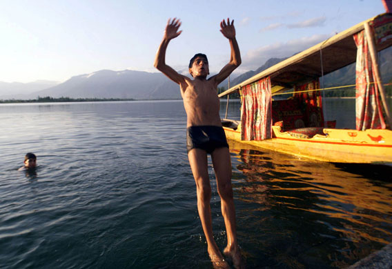 2010 destinations: Lake Dal in Srinagar, Kashmir