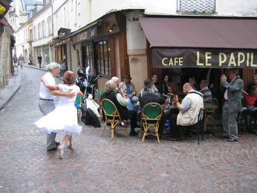 Dance travel photos: Dancing on a Parisien street