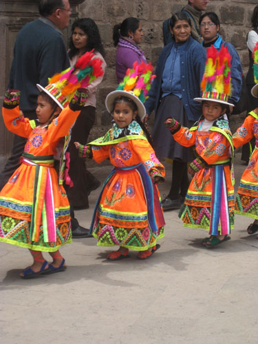 Dance travel photos: Children dancing in Cusco