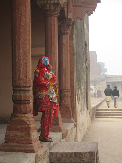 Red: Red sari, red mosque