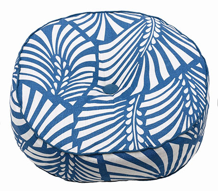Glam camping: Oscar round cushion in turquoise