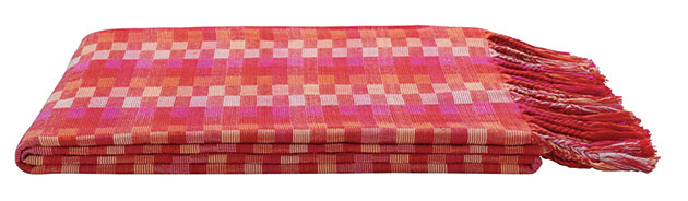 Glam camping: Amphi throw in red