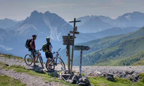 Italy, Dolomites, Mountain bikers