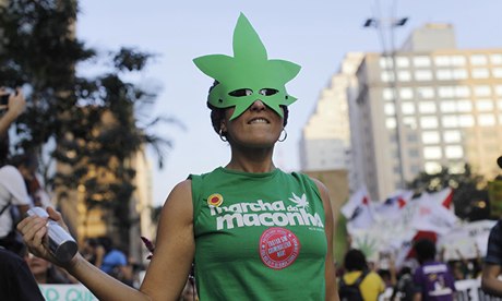 Brazil-drugs-marcher-009.jpg