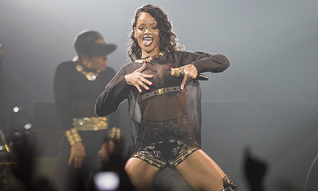 Rihanna-in-concert-010.jpg