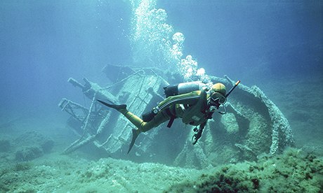 Scuba-diver-exploring-a-s-008.jpg