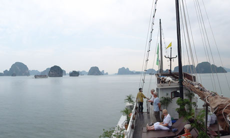 An boat trip to Halong Bay.