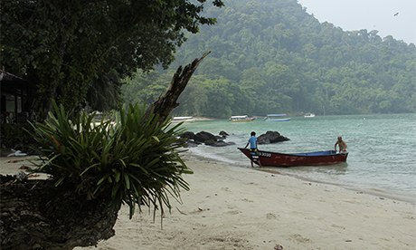 TENGGOL CORAL BEACH