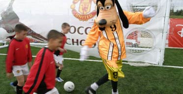 The Manchester United football school, Disneyland Paris
