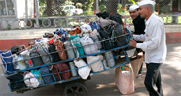 A dabbawallah, Mumbai